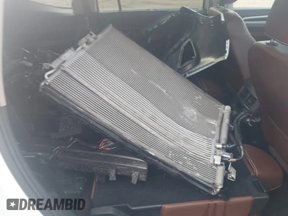 ✅ 2022 Volkswagen Atlas SE • VIN: 1V2KR2CA6NC565484 • Lot: 43499076. Listed on IAAI with 33,353 mi. Free auction sales archive from the USA and detailed vehicle history report at DreamBid. Image 8.