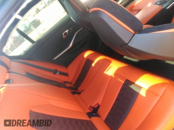 ✅ 2024 BMW M3 Competition • VIN: WBS33AY05RFS16461 • Lot: 43484827. Wystawiony na IAAI z przebiegiem Nie podano. Bezpłatny archiwum sprzedaży aukcyjnych z USA i szczegółowy raport historii pojazdu na DreamBid. Zdjęcie 8.