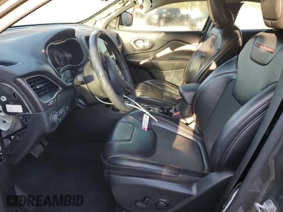 ✅ 2022 Jeep Cherokee Trailhawk • VIN: 1C4PJMBX8ND532139 • Lot: 87020215. Listed on Copart with 30,875 mi. Free auction sales archive from the USA and detailed vehicle history report at DreamBid. Image 7.