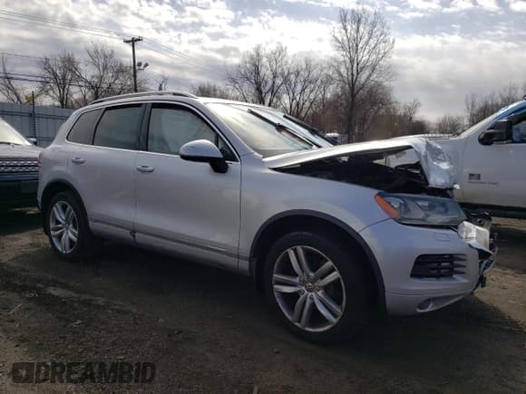 ✅ 2013 Volkswagen Touareg Exec • VIN: WVGEF9BP6DD011274 • Lot: 50680105. Listed on Copart with 96,336 mi. Free auction sales archive from the USA and detailed vehicle history report at DreamBid. Image 4.