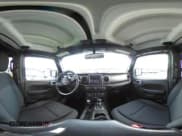 ✅ 2021 Jeep Gladiator Willys • VIN: 1C6HJTAGXML502037 • Lot: 41225448. Wystawiony na IAAI z przebiegiem 53 154 mil. Bezpłatny archiwum sprzedaży aukcyjnych z USA i szczegółowy raport historii pojazdu na DreamBid. Zdjęcie 19.