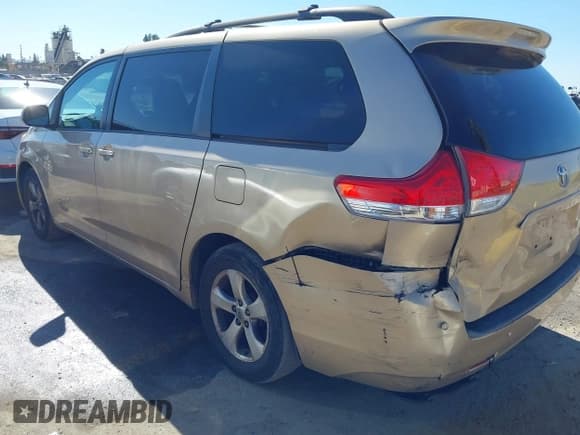✅ 2012 Toyota Sienna LE • VIN: 5TDKK3DC0CS229210 • Лот: 43570367. Опубликован ранее на IAAI с пробегом 107 219 миль. Бесплатный доступ к архиву аукционных продаж из США и подробный отчёт об истории автомобиля на DreamBid. Изображение 3.