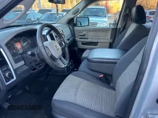 ✅ 2009 Dodge 1500 Laramie • VIN: 1D3HB13T99S709494 • Lot: 43641645. Wystawiony na Copart z przebiegiem 95 970 mil. Bezpłatny archiwum sprzedaży aukcyjnych z USA i szczegółowy raport historii pojazdu na DreamBid. Zdjęcie 5.