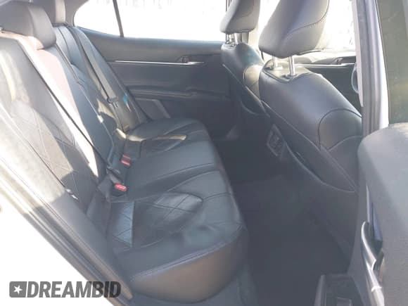 ✅ 2018 Toyota Camry SE • VIN: 4T1B11HK5JU088521 • Лот: 43708708. Опубликован ранее на IAAI с пробегом 139 147 миль. Бесплатный доступ к архиву аукционных продаж из США и подробный отчёт об истории автомобиля на DreamBid. Изображение 8.