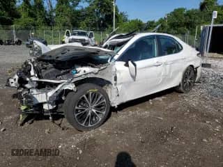2020 Toyota Camry Hybrid SE z VIN 4T1J31AK2LU521294, wystawiony jako Copart lot #61753045 z przebiegiem 141 220 mil mil oraz Szkoda całkowita • Salvage title. Historia ofert i sprzedaży dostępna na DreamBid. Obrazek 1.