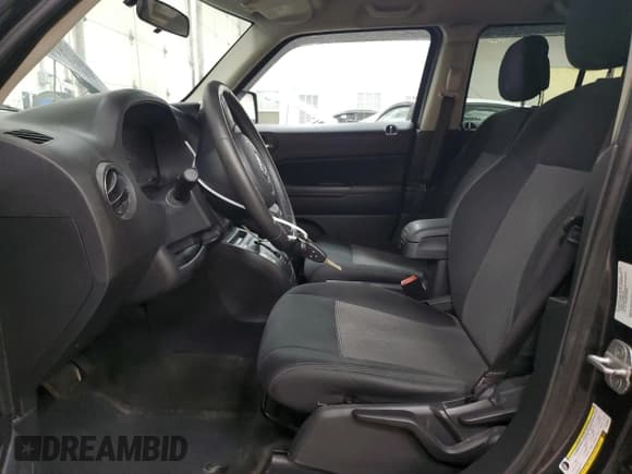 ✅ 2014 Jeep Patriot Latitude • VIN: 1C4NJRFB7ED520812 • Lot: 81224315. Wystawiony na Copart z przebiegiem 192 693 mil. Bezpłatny archiwum sprzedaży aukcyjnych z USA i szczegółowy raport historii pojazdu na DreamBid. Zdjęcie 7.