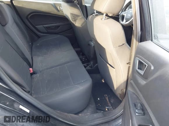 ✅ 2014 Ford Fiesta SE • VIN: 3FADP4EJ3EM111870 • Lot: 43638767. Wystawiony na IAAI z przebiegiem 222 713 mil. Bezpłatny archiwum sprzedaży aukcyjnych z USA i szczegółowy raport historii pojazdu na DreamBid. Zdjęcie 8.