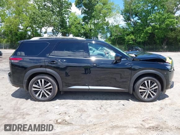 ✅ 2025 Nissan Pathfinder Platinum • VIN: 5N1DR3DH8SC224770 • Лот: 42261002. Опубликован ранее на IAAI с пробегом 1 026 миль. Бесплатный доступ к архиву аукционных продаж из США и подробный отчёт об истории автомобиля на DreamBid. Изображение 13.