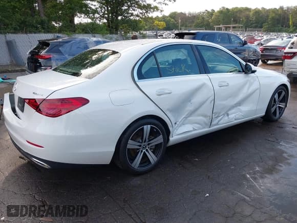 ✅ 2022 Mercedes-Benz C 300 • VIN: W1KAF4HB3NR061092 • Lot: 43090563. Wystawiony na IAAI z przebiegiem 23 904 mil. Bezpłatny archiwum sprzedaży aukcyjnych z USA i szczegółowy raport historii pojazdu na DreamBid. Zdjęcie 6.