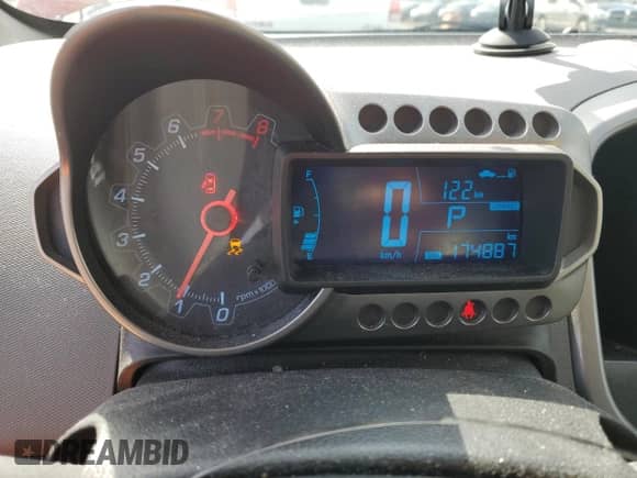 2012 Chevrolet Sonic LT z VIN 1G1JC6EH8C4101225, wystawiony jako Copart lot #57486865 z przebiegiem 174 887 mil mil oraz Szkoda całkowita • Salvage title. Historia ofert i sprzedaży dostępna na DreamBid. Obrazek 9.