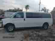 2018 Chevrolet Express Passenger LT z VIN 1GAZGPFG8J1250980, wystawiony jako IAAI lot #41346087 z przebiegiem Nie podano mil oraz . Historia ofert i sprzedaży dostępna na DreamBid. Obrazek 15.