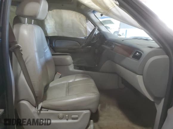 ✅ 2008 Chevrolet Suburban 1LT • VIN: 3GNFC16J78G196265 • Lot: 80312265. Wystawiony na Copart z przebiegiem 308 325 mil. Bezpłatny archiwum sprzedaży aukcyjnych z USA i szczegółowy raport historii pojazdu na DreamBid. Zdjęcie 7.