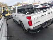✅ 2023 Chevrolet Silverado 1500 LT Trail Boss • VIN: 3GCUDFEDXPG331436 • Lot: 43460083. Wystawiony na IAAI z przebiegiem 10 196 mil. Bezpłatny archiwum sprzedaży aukcyjnych z USA i szczegółowy raport historii pojazdu na DreamBid. Zdjęcie 3.