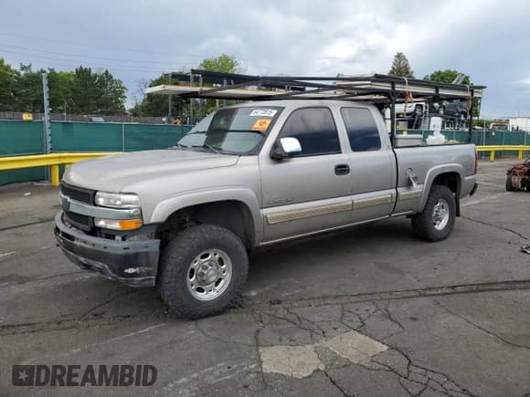 ✅ 2002 Chevrolet Silverado 2500HD LS • VIN: 1GCHK29U52E251326 • Лот: 64773915. Опубликован ранее на Copart с пробегом Не указан. Бесплатный доступ к архиву аукционных продаж из США и подробный отчёт об истории автомобиля на DreamBid. Изображение 1.