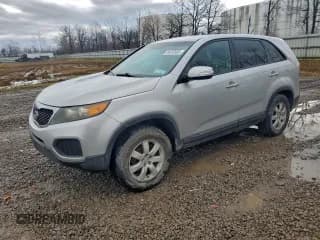 ✅ 2012 Kia Sorento LX • VIN: 5XYKT3A15CG191809 • Lot: 94033935. Wystawiony na Copart z przebiegiem 187 811 mil. Bezpłatny archiwum sprzedaży aukcyjnych z USA i szczegółowy raport historii pojazdu na DreamBid. Zdjęcie 1.