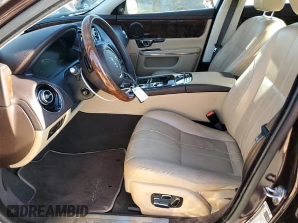 ✅ 2014 Jaguar XJ • VIN: SAJWA1CZ3E8V69877 • Лот: 48159005. Опубликован ранее на Copart с пробегом 57 567 миль. Бесплатный доступ к архиву аукционных продаж из США и подробный отчёт об истории автомобиля на DreamBid. Изображение 7.