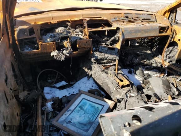 ✅ 1989 Ford Thunderbird • VIN: 1FAPP6048KH140274 • Lot: 41579825. Wystawiony na Copart z przebiegiem Nie podano. Bezpłatny archiwum sprzedaży aukcyjnych z USA i szczegółowy raport historii pojazdu na DreamBid. Zdjęcie 8.