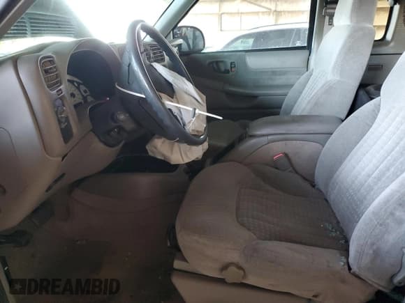 ✅ 1998 Chevrolet S-10 LS • VIN: 1GCCS19X4WK189410 • Лот: 52603225. Опубликован ранее на Copart с пробегом Не указан. Бесплатный доступ к архиву аукционных продаж из США и подробный отчёт об истории автомобиля на DreamBid. Изображение 7.