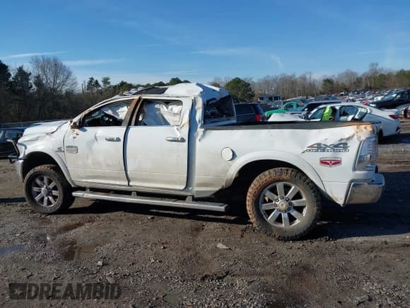 ✅ 2017 Ram 2500 Limited • VIN: 3C6UR5GL1HG753443 • Lot: 41445705. Wystawiony na IAAI z przebiegiem 154 260 mil. Bezpłatny archiwum sprzedaży aukcyjnych z USA i szczegółowy raport historii pojazdu na DreamBid. Zdjęcie 13.