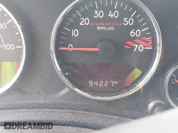 ✅ 2016 Jeep Wrangler Unlimited Rubicon • VIN: 1C4HJWFG6GL346862 • Lot: 42441610. Wystawiony na IAAI z przebiegiem 94 227 mil. Bezpłatny archiwum sprzedaży aukcyjnych z USA i szczegółowy raport historii pojazdu na DreamBid. Zdjęcie 15.