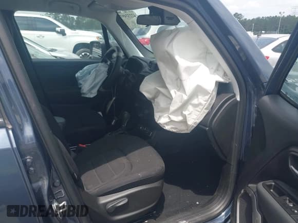 ✅ 2022 Jeep Renegade Latitude • VIN: ZACNJDB18NPN54725 • Lot: 42232497. Wystawiony na IAAI z przebiegiem 44 653 mil. Bezpłatny archiwum sprzedaży aukcyjnych z USA i szczegółowy raport historii pojazdu na DreamBid. Zdjęcie 5.