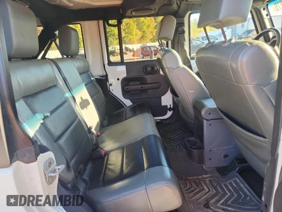 ✅ 2010 Jeep Wrangler Unlimited Sahara • VIN: 1J4HA5H19AL214182 • Lot: 91883275. Wystawiony na Copart z przebiegiem 227 656 mil. Bezpłatny archiwum sprzedaży aukcyjnych z USA i szczegółowy raport historii pojazdu na DreamBid. Zdjęcie 10.