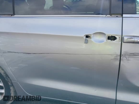 ✅ 2017 Chrysler Pacifica Touring L • VIN: 2C4RC1BG8HR803364 • Lot: 42988613. Wystawiony na IAAI z przebiegiem 51 533 mil. Bezpłatny archiwum sprzedaży aukcyjnych z USA i szczegółowy raport historii pojazdu na DreamBid. Zdjęcie 21.