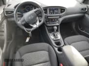 ✅ 2018 Hyundai Ioniq SEL • VIN: KMHC75LC8JU096431 • Lot: 82085464. Wystawiony na Copart z przebiegiem 100 625 mil. Bezpłatny archiwum sprzedaży aukcyjnych z USA i szczegółowy raport historii pojazdu na DreamBid. Zdjęcie 8.