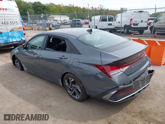 ✅ 2025 Hyundai Elantra SEL Sport • VIN: KMHLM4DG9SU995045 • Lot: 43324721. Listed on IAAI with 17,935 mi. Free auction sales archive from the USA and detailed vehicle history report at DreamBid. Image 3.