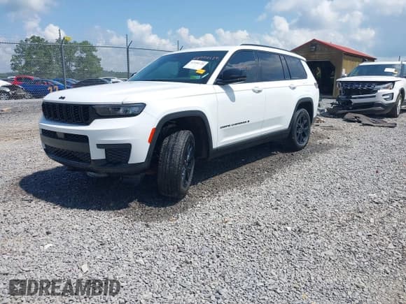 ✅ 2024 Jeep Grand Cherokee Altitude • VIN: 1C4RJKAG4R8593758 • Lot: 42550120. Listed on IAAI with 26,507 mi. Free auction sales archive from the USA and detailed vehicle history report at DreamBid. Image 21.
