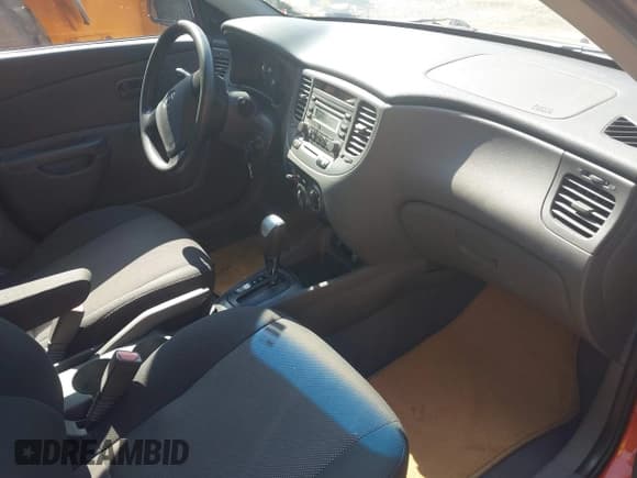 ✅ 2008 Kia Rio LX • VIN: KNADE123386343441 • Lot: 43234300. Wystawiony na IAAI z przebiegiem 187 341 mil. Bezpłatny archiwum sprzedaży aukcyjnych z USA i szczegółowy raport historii pojazdu na DreamBid. Zdjęcie 5.