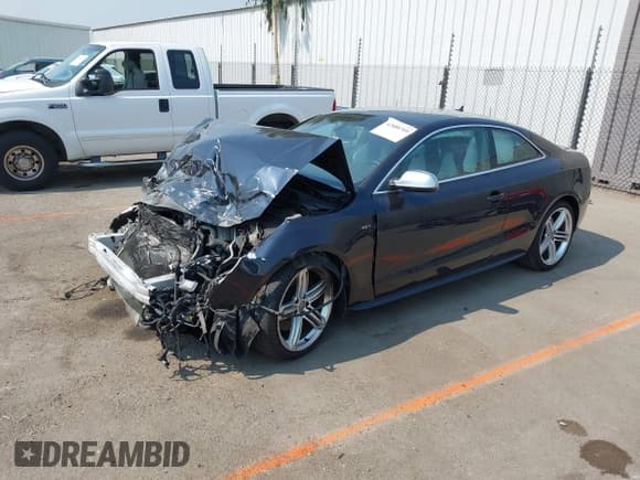 ✅ 2013 Audi S5 Premium Plus • VIN: WAUCGAFR6DA063377 • Лот: 42888709. Опубликован ранее на IAAI с пробегом 126 313 миль. Бесплатный доступ к архиву аукционных продаж из США и подробный отчёт об истории автомобиля на DreamBid. Изображение 2.