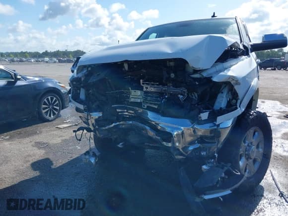 ✅ 2017 Ram 2500 Laramie • VIN: 3C6UR5FLXHG518900 • Lot: 42682604. Wystawiony na IAAI z przebiegiem 96 699 mil. Bezpłatny archiwum sprzedaży aukcyjnych z USA i szczegółowy raport historii pojazdu na DreamBid. Zdjęcie 6.