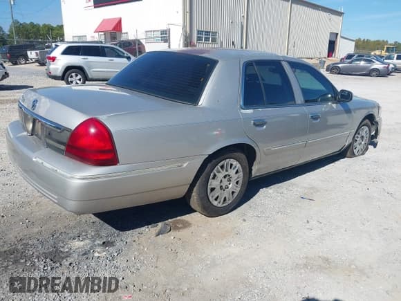 ✅ 2006 Mercury Grand Marquis GS • VIN: 2MEFM74V26X614313 • Лот: 43614516. Опубликован ранее на IAAI с пробегом 63 771 миль. Бесплатный доступ к архиву аукционных продаж из США и подробный отчёт об истории автомобиля на DreamBid. Изображение 4.