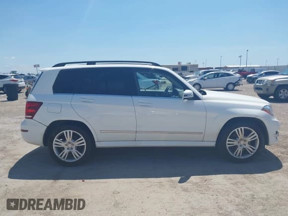 ✅ 2014 Mercedes-Benz GLK 350 • VIN: WDCGG5HB5EG285333 • Lot: 43130476. Listed on IAAI with 95,332 mi. Free auction sales archive from the USA and detailed vehicle history report at DreamBid. Image 13.