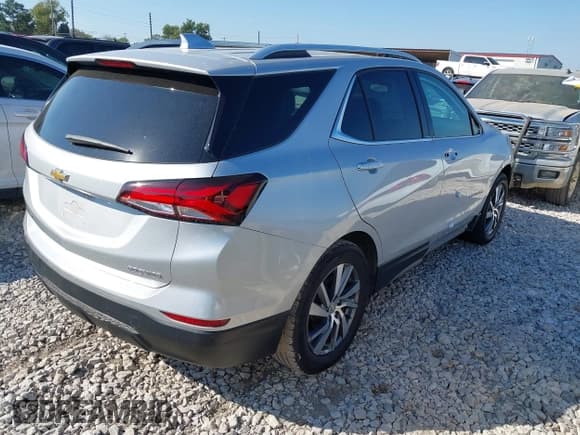 ✅ 2022 Chevrolet Equinox Premier • VIN: 2GNAXNEV2N6135147 • Lot: 43440446. Wystawiony na IAAI z przebiegiem 29 818 mil. Bezpłatny archiwum sprzedaży aukcyjnych z USA i szczegółowy raport historii pojazdu na DreamBid. Zdjęcie 4.
