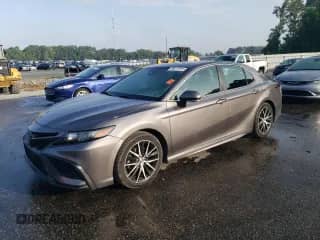 2022 Toyota Camry SE с VIN 4T1S11AK3NU686784, выставлен на аукционе Copart как лот 68017815 с пробегом 69 719 миль миль и Списание • Salvage title. История ставок и продаж доступна на DreamBid. Изображение 1.