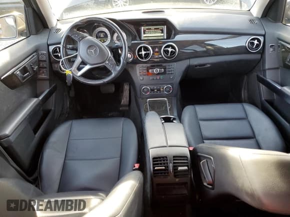 ✅ 2014 Mercedes-Benz GLK 350 • VIN: WDCGG5HB4EG269463 • Lot: 92421145. Listed on Copart with 140,962 mi. Free auction sales archive from the USA and detailed vehicle history report at DreamBid. Image 8.