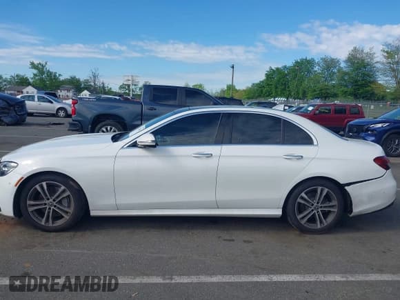 ✅ 2023 Mercedes-Benz E 350 • VIN: W1KZF8EB3PB109653 • Лот: 42221356. Опубликован ранее на IAAI с пробегом 33 830 миль. Бесплатный доступ к архиву аукционных продаж из США и подробный отчёт об истории автомобиля на DreamBid. Изображение 14.