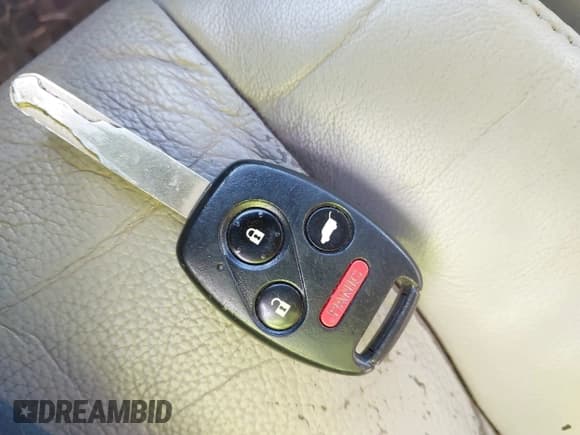 ✅ 2009 Honda Pilot Touring • VIN: 5FNYF38999B006190 • Lot: 43095488. Listed on IAAI with 199,080 mi. Free auction sales archive from the USA and detailed vehicle history report at DreamBid. Image 11.