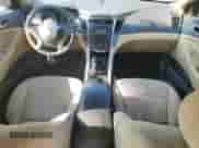 2013 Hyundai Sonata GLS z VIN 5NPEB4ACXDH738235, wystawiony jako Copart lot #81463895 z przebiegiem 143 948 mil mil oraz Szkoda całkowita • Salvage title. Historia ofert i sprzedaży dostępna na DreamBid. Obrazek 8.