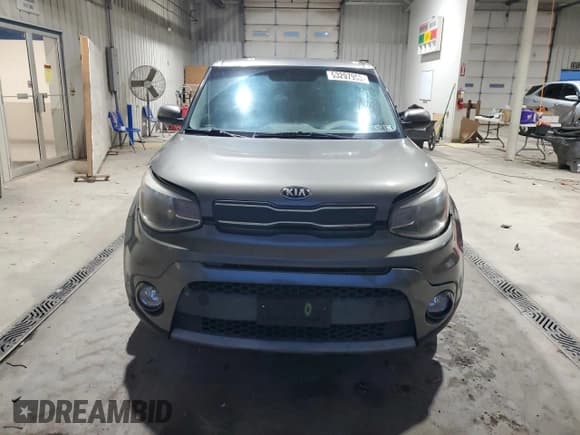 ✅ 2018 Kia Soul + • VIN: KNDJP3A57J7609462 • Лот: 93297955. Опубликован ранее на Copart с пробегом 86 223 миль. Бесплатный доступ к архиву аукционных продаж из США и подробный отчёт об истории автомобиля на DreamBid. Изображение 5.