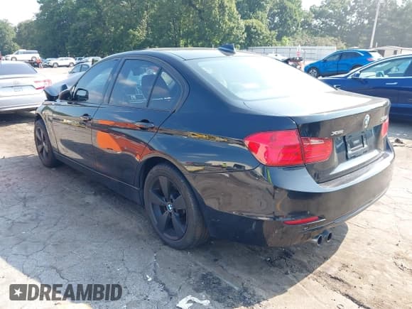 ✅ 2013 BMW 3 Series 328i xDrive • VIN: WBA3B3C58DF531379 • Лот: 43012164. Опубликован ранее на IAAI с пробегом 180 000 миль. Бесплатный доступ к архиву аукционных продаж из США и подробный отчёт об истории автомобиля на DreamBid. Изображение 3.