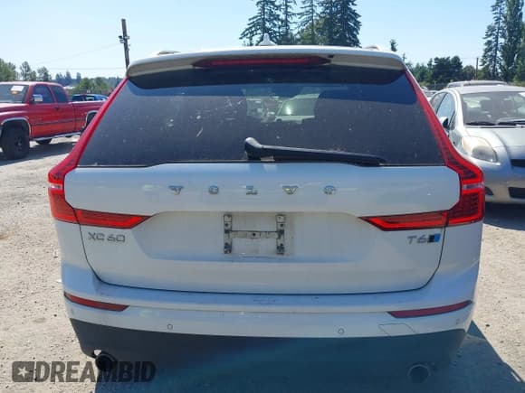 ✅ 2019 Volvo XC60 Momentum • VIN: LYVA22RK5KB191242 • Lot: 42697675. Wystawiony na IAAI z przebiegiem 64 410 mil. Bezpłatny archiwum sprzedaży aukcyjnych z USA i szczegółowy raport historii pojazdu na DreamBid. Zdjęcie 16.