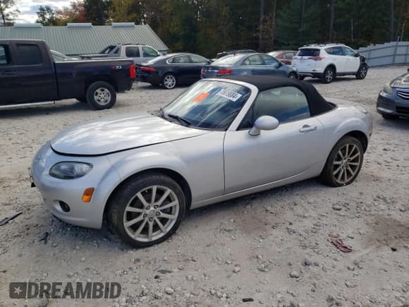 ✅ 2008 Mazda MX-5 Miata Grand Touring • VIN: JM1NC25F080140065 • Lot: 75619084. Wystawiony na Copart z przebiegiem 88 805 mil. Bezpłatny archiwum sprzedaży aukcyjnych z USA i szczegółowy raport historii pojazdu na DreamBid. Zdjęcie 1.