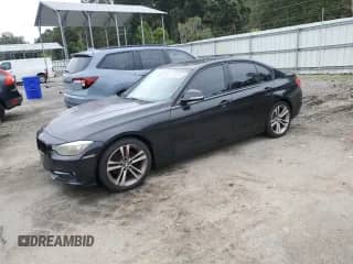 2013 BMW 3 Series 328i z VIN WBA3C1G5XDNR46107, wystawiony jako Copart lot #90363875 z przebiegiem 198 591 mil mil oraz Czysty tytuł • Clean title. Historia ofert i sprzedaży dostępna na DreamBid. Obrazek 1.