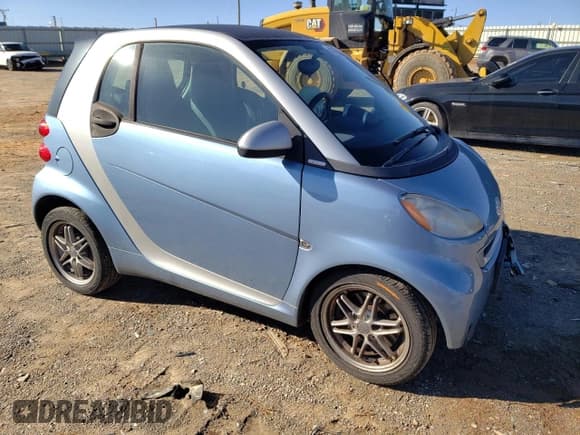 ✅ 2011 Smart fortwo Pure • VIN: WMEEJ3BA3BK432164 • Lot: 43130025. Listed on Copart with 72,440 mi. Free auction sales archive from the USA and detailed vehicle history report at DreamBid. Image 4.