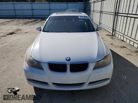 2006 BMW 3 Series 325i z VIN WBAVB13556PS66401, wystawiony jako Copart lot #89474665 z przebiegiem 139 439 mil mil oraz Szkoda całkowita • Salvage title. Historia ofert i sprzedaży dostępna na DreamBid. Obrazek 5.