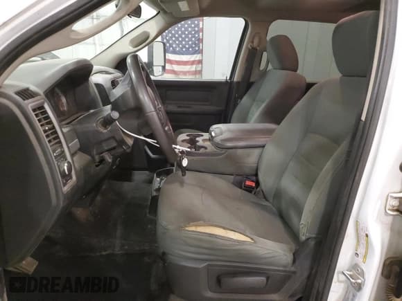 ✅ 2016 Ram 3500 Tradesman • VIN: 3C63R3GL1GG131374 • Lot: 90746695. Wystawiony na Copart z przebiegiem 243 062 mil. Bezpłatny archiwum sprzedaży aukcyjnych z USA i szczegółowy raport historii pojazdu na DreamBid. Zdjęcie 7.