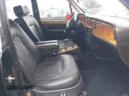 ✅ 1991 Rolls-Royce Silver Spur • VIN: SCAZN02D7MCX36180 • Lot: 42890774. Wystawiony na IAAI z przebiegiem 179 106 mil. Bezpłatny archiwum sprzedaży aukcyjnych z USA i szczegółowy raport historii pojazdu na DreamBid. Zdjęcie 5.